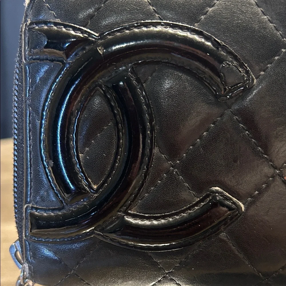 107. CHANEL Black Quilted Zipper Wallet-COA